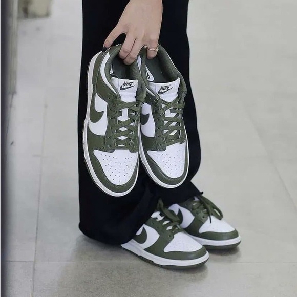 Nike | dunk low medium olive green | 7.5 - Picture 3 of 14